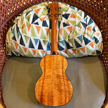 Load image into Gallery viewer, Kamaka HF-3D2 Tenor Ukulele Abalone Deluxe #241418
