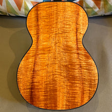 Load image into Gallery viewer, Kamaka HF-3D2 Tenor Ukulele Abalone Deluxe #241418
