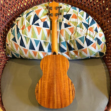 Load image into Gallery viewer, Kamaka HF-3 Tenor Ukulele #260250
