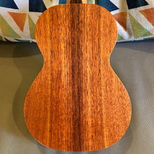 Load image into Gallery viewer, Kamaka HF-2 Concert Ukulele #250862
