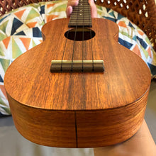 Load image into Gallery viewer, Kamaka HF-2 Concert Ukulele #250862
