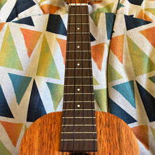 Load image into Gallery viewer, Kamaka HF-2 Concert Ukulele #250862
