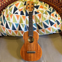 Load image into Gallery viewer, Kamaka HF-2 Concert Ukulele #260176
