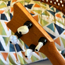 Load image into Gallery viewer, Kamaka HF-2 Concert Ukulele #260176
