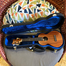 Load image into Gallery viewer, Kamaka HF-2 Concert Ukulele #260176
