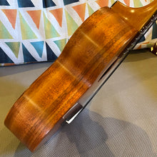 Load image into Gallery viewer, Kamaka HF-2 Concert Ukulele #250808
