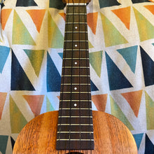 Load image into Gallery viewer, Kamaka HF-2 Concert Ukulele #250808
