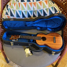 Load image into Gallery viewer, Kamaka HF-2 Concert Ukulele #250808
