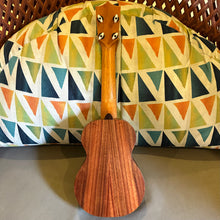 Load image into Gallery viewer, Kamaka HF-1 Soprano Ukulele #260325
