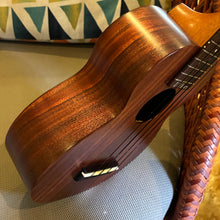 Load image into Gallery viewer, Kamaka HF-1 Soprano Ukulele #260325
