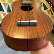 Load image into Gallery viewer, Kamaka HF-1 Soprano Ukulele #260325
