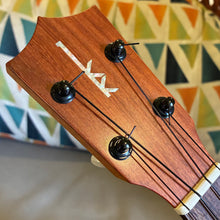 Load image into Gallery viewer, Kamaka HF-1 Soprano Ukulele #260325
