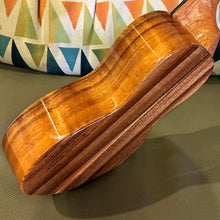 Load image into Gallery viewer, KoAloha KCM-00 Concert Ukulele #2607012
