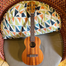Load image into Gallery viewer, Kamaka HF-3 Tenor Ukulele #250794
