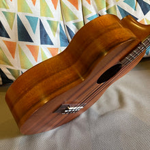 Load image into Gallery viewer, Kamaka HF-3 Tenor Ukulele #250794
