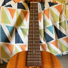 Load image into Gallery viewer, Kamaka HF-3 Tenor Ukulele #250794

