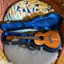 Load image into Gallery viewer, Kamaka HF-3 Tenor Ukulele #250794
