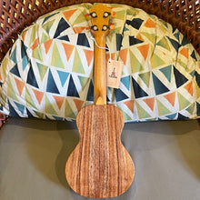 Load image into Gallery viewer, KoAloha KCM-10 Concert Ukulele #2603011

