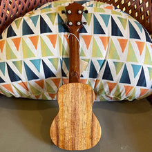 Load image into Gallery viewer, KoAloha KSM-00 Soprano Ukulele #2603193
