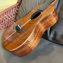 Load image into Gallery viewer, Kanile&#39;a KCS-T Premium Slotted-Head Tenor Ukulele #18035
