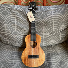 Load image into Gallery viewer, KoAloha KCM-00 Concert Ukulele w/ FIVE-O Pickup #2406284
