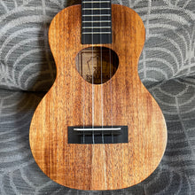 Load image into Gallery viewer, KoAloha KCM-00 Concert Ukulele w/ FIVE-O Pickup #2406284
