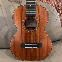 Load image into Gallery viewer, Kamaka HF-3DI Tenor Ukulele Deluxe Slotted Head #240209
