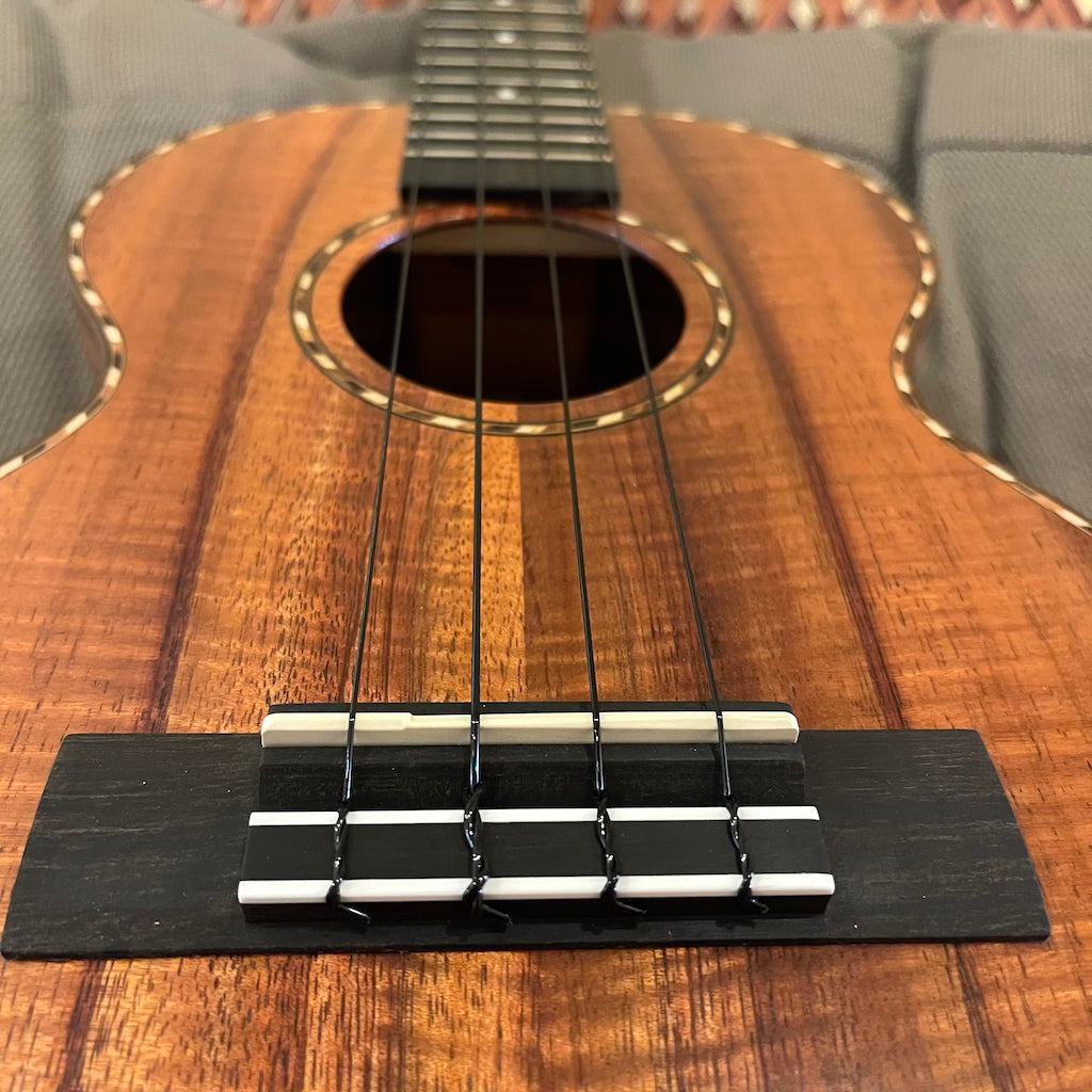 Kamaka HF-3DI Tenor Ukulele Deluxe Slotted Head #240209 – Ukulele