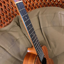 Load image into Gallery viewer, Kamaka HF-3DI Tenor Ukulele Deluxe Slotted Head #240209
