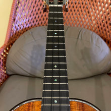 Load image into Gallery viewer, Kamaka HF-3D2I Tenor Ukulele Deluxe2 Slotted Head #240404
