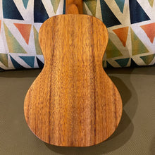 Load image into Gallery viewer, KoAloha KCM-10RP Concert Ukulele #2408281
