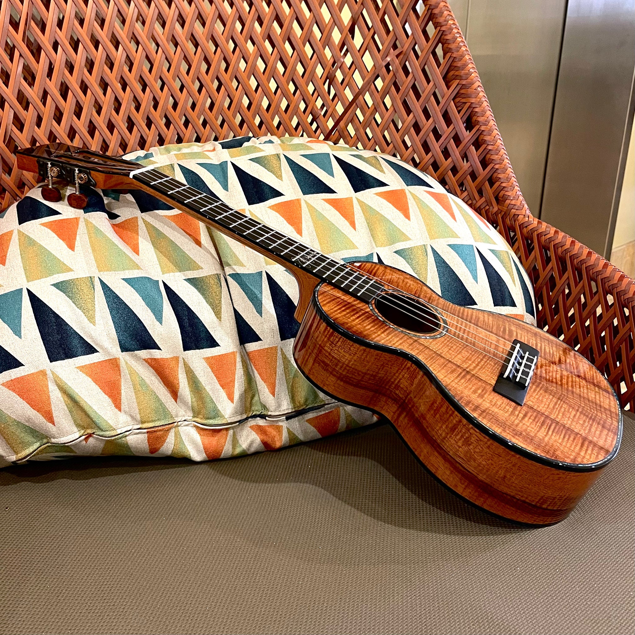 Kamaka HF-3D4i Jake Blue Deluxe Tenor Ukulele #240289 – Ukulele Puapua