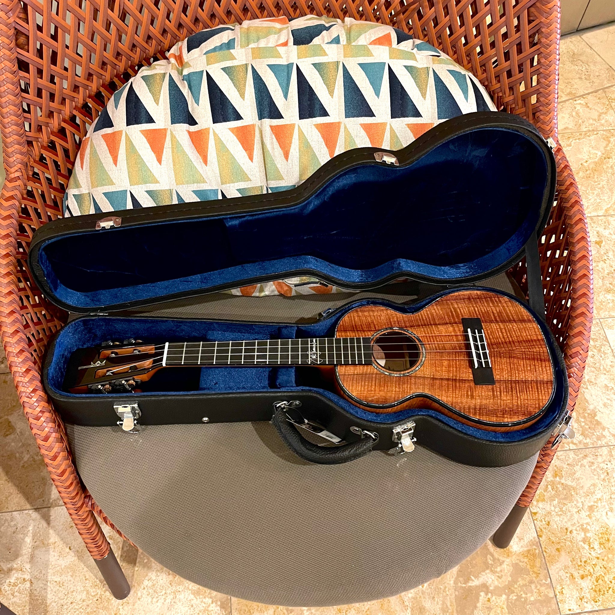 Kamaka HF-3D4i Jake Blue Deluxe Tenor Ukulele #240289