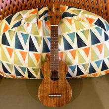 Load image into Gallery viewer, Kamaka HF-1 Soprano Ukulele #240643
