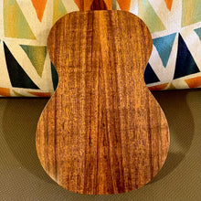 Load image into Gallery viewer, Kamaka HF-1 Soprano Ukulele #240643
