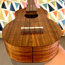 Load image into Gallery viewer, Kamaka HF-1 Soprano Ukulele #240643
