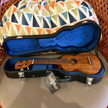 Load image into Gallery viewer, Kamaka HF-1 Soprano Ukulele #240643
