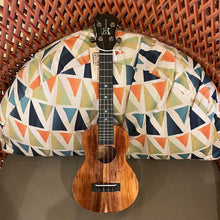 Load image into Gallery viewer, KoAloha KCM-00 Concert Ukulele #2409042
