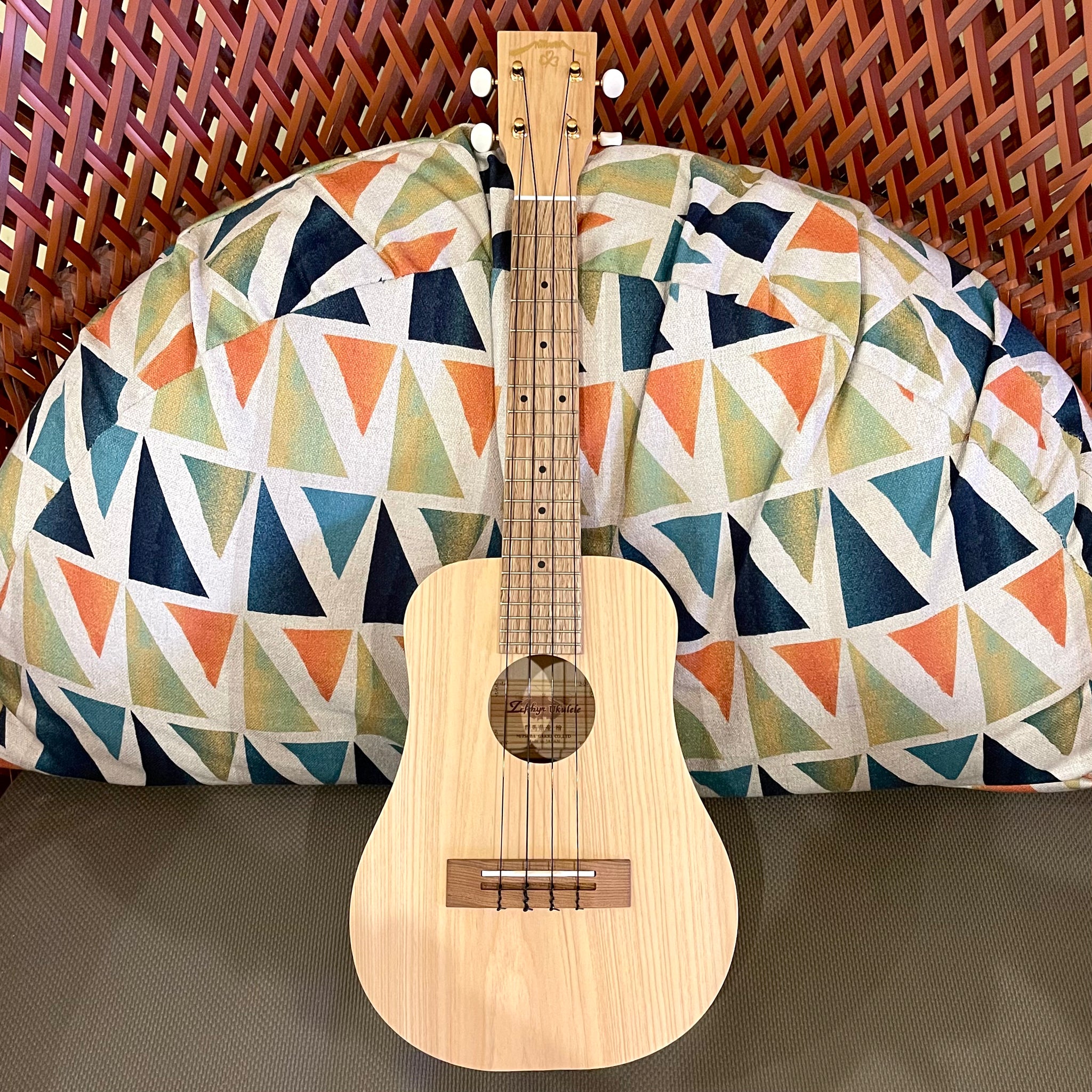 Zephyr CK-Hinoki Concert Ukulele Bell Shape Japanese Cypress Zephyr CK-Hinoki Concert Ukulele Bell Shape Japanese Cypress