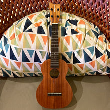 Load image into Gallery viewer, Kamaka HF-2 Concert Ukulele #231266
