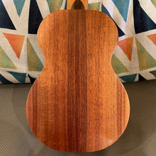 Load image into Gallery viewer, Kamaka HF-1 Soprano Ukulele #231654
