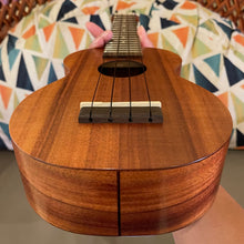 Load image into Gallery viewer, Kamaka HF-1 Soprano Ukulele #231654
