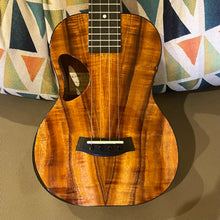 Load image into Gallery viewer, Kanileʻa DK T Premium Tenor Ukulele #0924-28630
