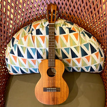 Load image into Gallery viewer, Kamaka HF-3I Slotted-Head Tenor Ukulele #240828
