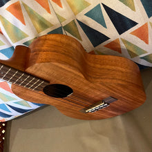 Load image into Gallery viewer, Kamaka HF-3I Slotted-Head Tenor Ukulele #240828
