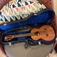 Load image into Gallery viewer, Kamaka HF-3I Slotted-Head Tenor Ukulele #240828
