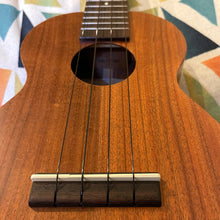 Load image into Gallery viewer, Kamaka HF-2 Concert Ukulele #231265
