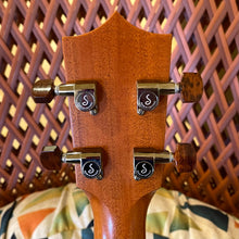 Load image into Gallery viewer, Kamaka HF-4 Baritone Ukulele #240232
