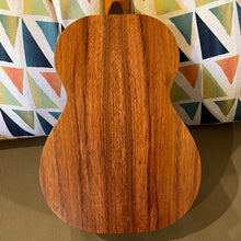 Load image into Gallery viewer, Kamaka HF-4 Baritone Ukulele #240232
