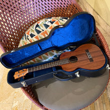 Load image into Gallery viewer, Kamaka HF-4 Baritone Ukulele #240232
